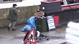 女子出门遛狗，发现“恶魔”蹲坐街头，下一秒画风突变！