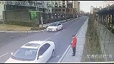 保安我手甩的太厉害了吗，有必要倒的这么狠吗