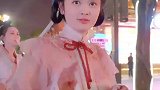 娃娃脸公务员旅游不忘工作吓跑小哥哥