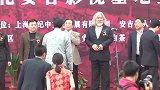 小娇妻杜星霖晒全家福 69岁张纪中与儿子同框似爷孙