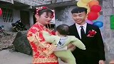 带着孩子出嫁的新娘，婆家人明显的不开心，只有新郎脸上挂着笑容