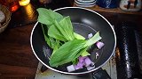 油菜的做法，简单又好吃的海带炒油菜，真的太香啦