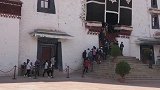 布达拉宫，德阳夏广场表演藏戏的地方。