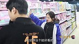 搞笑童年：小时候我买礼物去看望小伙伴，买的芭比娃娃，可漂亮了