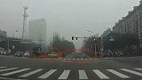 黄色轿车闯红灯撞倒路人，你知道要承担多大责任吗？