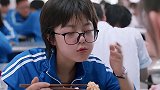 母亲太过关心闺女，闺女成为全班的笑点，太逗了