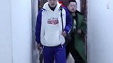 叛逆少年不愿接受妈妈的管教，生气离家出走