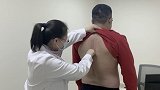 广西：32岁男子喜欢跷二郎腿，结果脊柱拧成了“麻花”