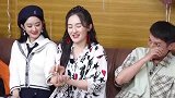 谢娜问赵丽颖会妒忌冯绍峰有儿子陪吗！赵丽颖的反应，太真实