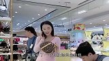 牛仔衣服的妹子，我要是笑岔气了你可得负责啊！