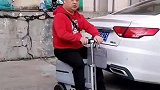 小伙自强不息，努力靠双手养活自己帮助他人