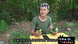 把黄瓜塞进酒瓶里，奖励1000元，来了个姑娘1秒做到