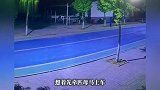 场面太滑稽！5人在路上狂追2马3公里，网友：两驱的果然比不过四驱的