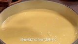 把啤酒倒入鸡蛋里上锅炸一下，出锅以后满屋飘香，真的太好吃啦