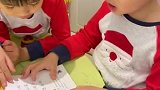 林志颖双胞胎儿子一起背唐诗
