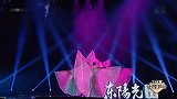 张韶涵再次挑战自己，她扔掉外套那一刻，全场沸腾了