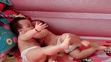 兄弟俩一言不合就亲亲，我这是生了一对啥！