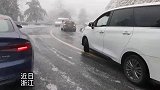道路结冰到底有多危险，还好女司机反应的快
