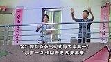 深夜全红婵家门口仍人山人海，全宝无奈出门维持秩序：小声一点，我们要休息了