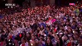闭幕式上中国运动员被“国旗海”簇拥