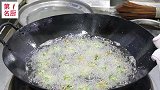 “韭菜丸子”好吃有技巧，学会这个新做法，端上桌大家抢着吃