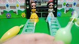 贝儿和白雪给母后做了果冻冰块吃了，谁做的最好吃，你评一评