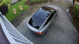 特斯拉车主在楼上按下车钥匙，鸥翼门打开的瞬间让人羡慕