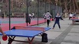 公园大爷之“马踏飞燕”乒乓球，这风气我国不拿冠军很难啊