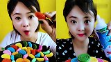 美女直播吃彩色橘子巧克力，看着真过瘾，是我向往的生活