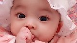 小宝贝的眼神，实在是太呆萌了