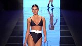 内衣秀：长腿模特展现气质，透明内衣设计真是太惹眼了