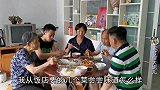 儿子上学回家，大妮要一桌子菜改善伙食，希望儿子金榜题名