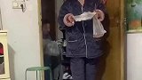 丈夫喝酒后回家，妻儿端来了热饭，丈夫感动哽咽落泪