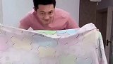 二哈正偷吃，男主拿床单背后突袭，下手太重了吧