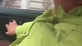 女子坐霸王车，下车后司机不停吐槽