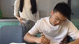 这是男人干的事吗？你们家老公也这样吗？搞笑视频