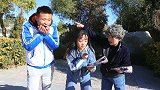 背唐诗赢魔刀千刃，小伙不会背请来奶奶，老人一首背的比一首