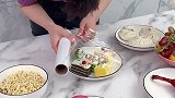 吃不完的饭菜扔了怪可惜，放冰箱又怕串味，有了这个保险膜套 就方便多了 实用  好物分享