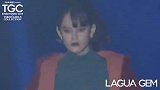 日本眼镜女神太美了，一脸的时尚，全场的焦点