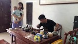 燕子老公给长辈送衣服，丈母娘和婆婆相中同一款，聪明女婿咋处理