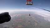 极限-16年-妹子太勇敢 新西兰美女挑战高空静态飞人纪录-新闻