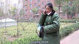 农村姑娘进城找姐姐，碰到无赖被讹2000，姑娘叫来姐姐精彩了