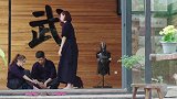 美女的婚纱店急需资金周转，得知闺蜜把合伙小金库的钱挪用了，美女差点气死