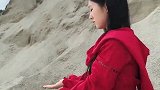 厉害了小姐姐，砂石场拍出了大漠的效果！