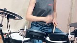 海玲十分的幽默搞怪，颜值还巨高，不可多得的奇女子