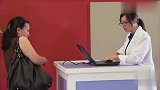 街头恶搞路人：路人表示很无辜，路人：我真的没有用力碰它