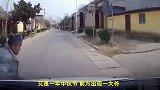 开车突遇拦路虎，碰瓷直播群魔舞！