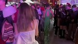 不好意思，你踩到我的尾巴了