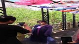大头给钟婷紫然拍视频，看钟婷的颜值真漂亮
