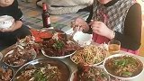 老公嫌我做12个菜少了！说别人家都16个菜，真是太难了！
